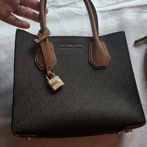 Super cute Michael Kors